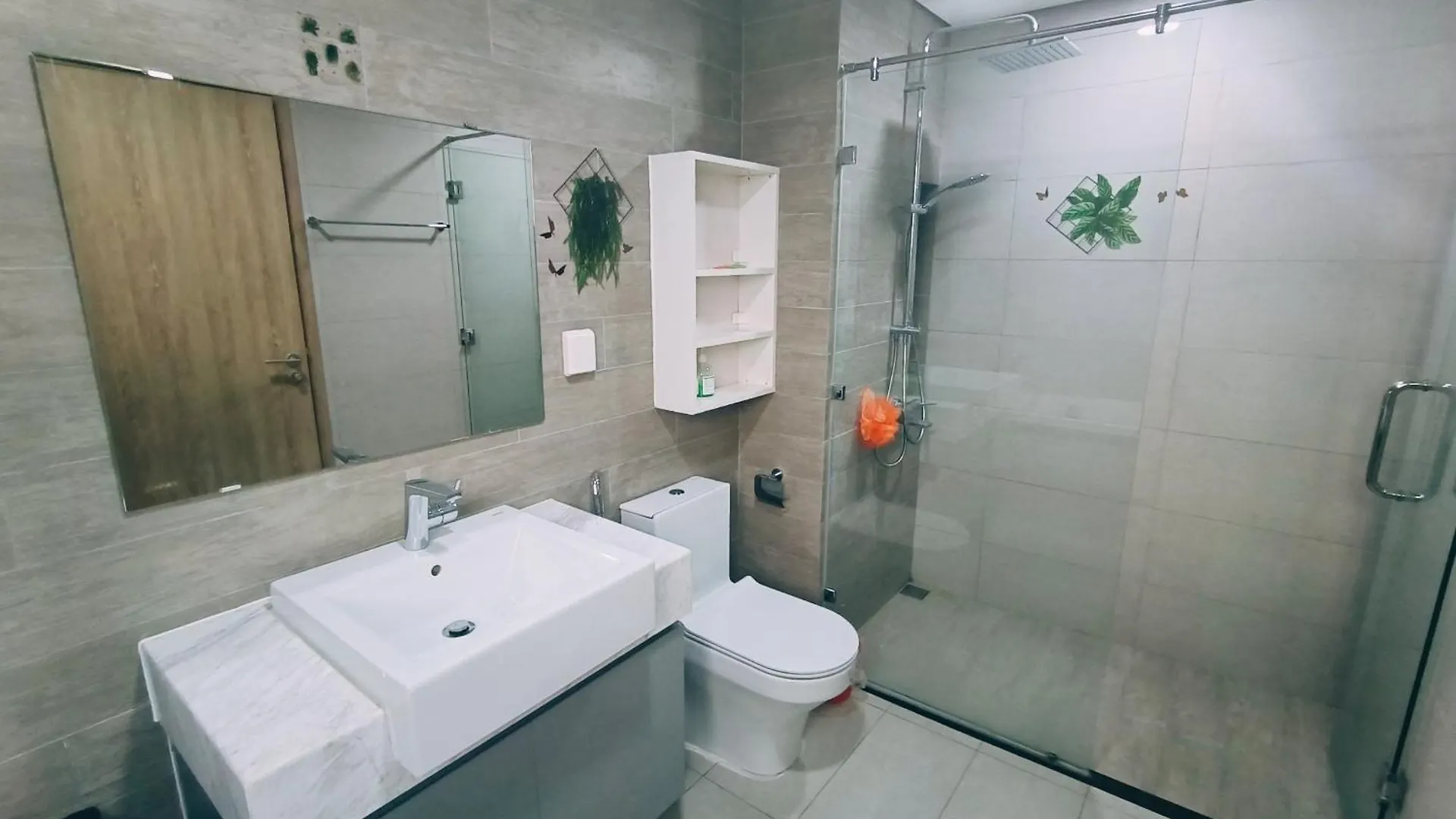 M+ Diamond 3 Bedrooms, Pool, Aircon, Water Heater. Ho Chi Minh City 0*,